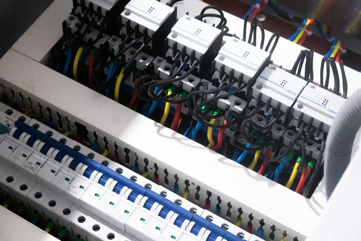 Montaż osprzętu elektrycznego